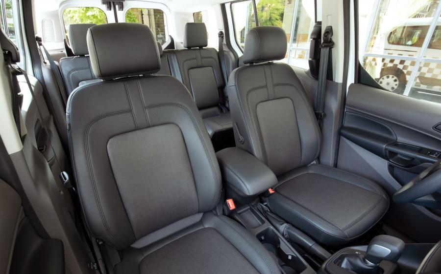 Интерьер Ford Transit Connect Taxi 2018 года  (NA) (фото 2 из 5)